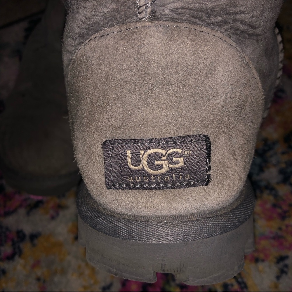 Grey UGG’s